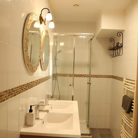 Les Du Monde , 2 Chambres- 4 Lits Simples Modulables En Lits Doubles Apartament Hawr