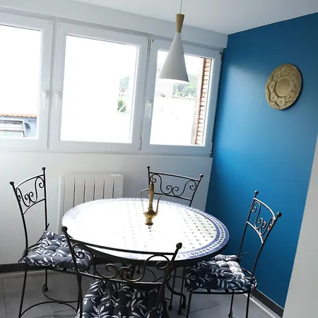 Les Du Monde , 2 Chambres- 4 Lits Simples Modulables En Lits Doubles Apartment *