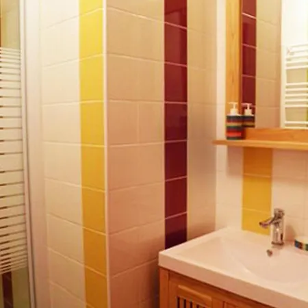 Les Du Monde , 2 Chambres- 4 Lits Simples Modulables En Lits Doubles