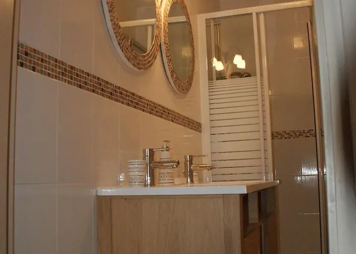 Les Du Monde , 2 Chambres- 4 Lits Simples Modulables En Lits Doubles *